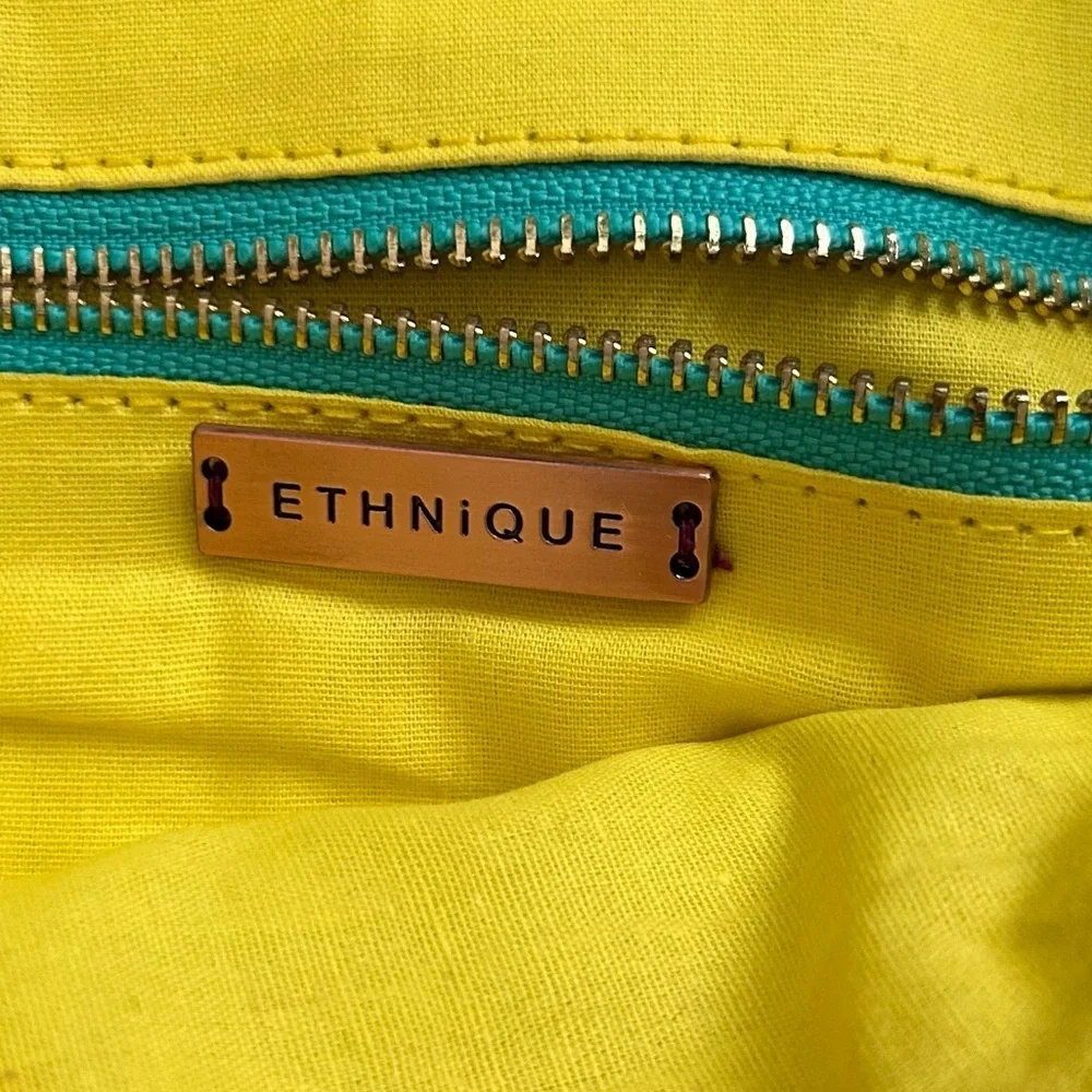 Ethnique embroidered floral